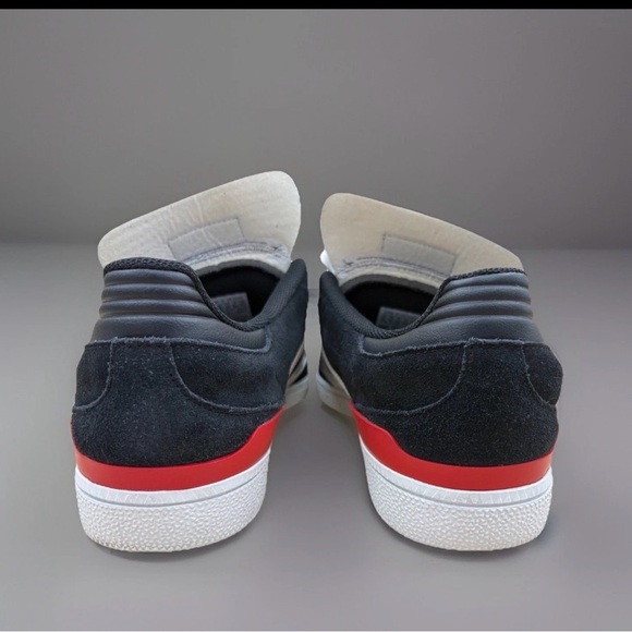 Adidas Sneakers Busenitz
Skateboarding Sneakers Black And White size 10 1/2 - Picture 3 of 9